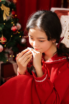 打烊后仅剩两人沙发